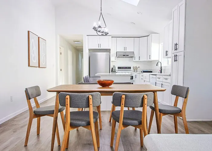 Charming 3B Home 10 Mins To Venice Beach